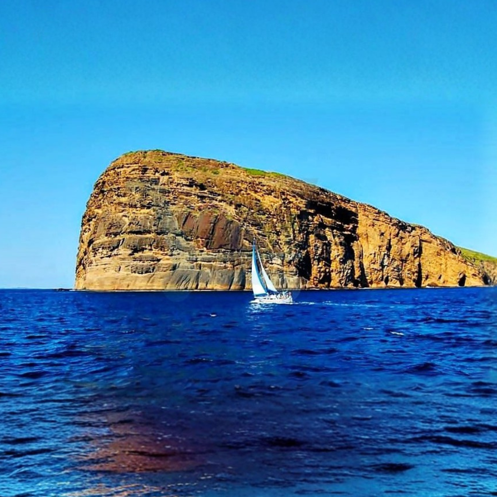Coin de Mire Mauritius island view during north boat tour with private taxi transfer